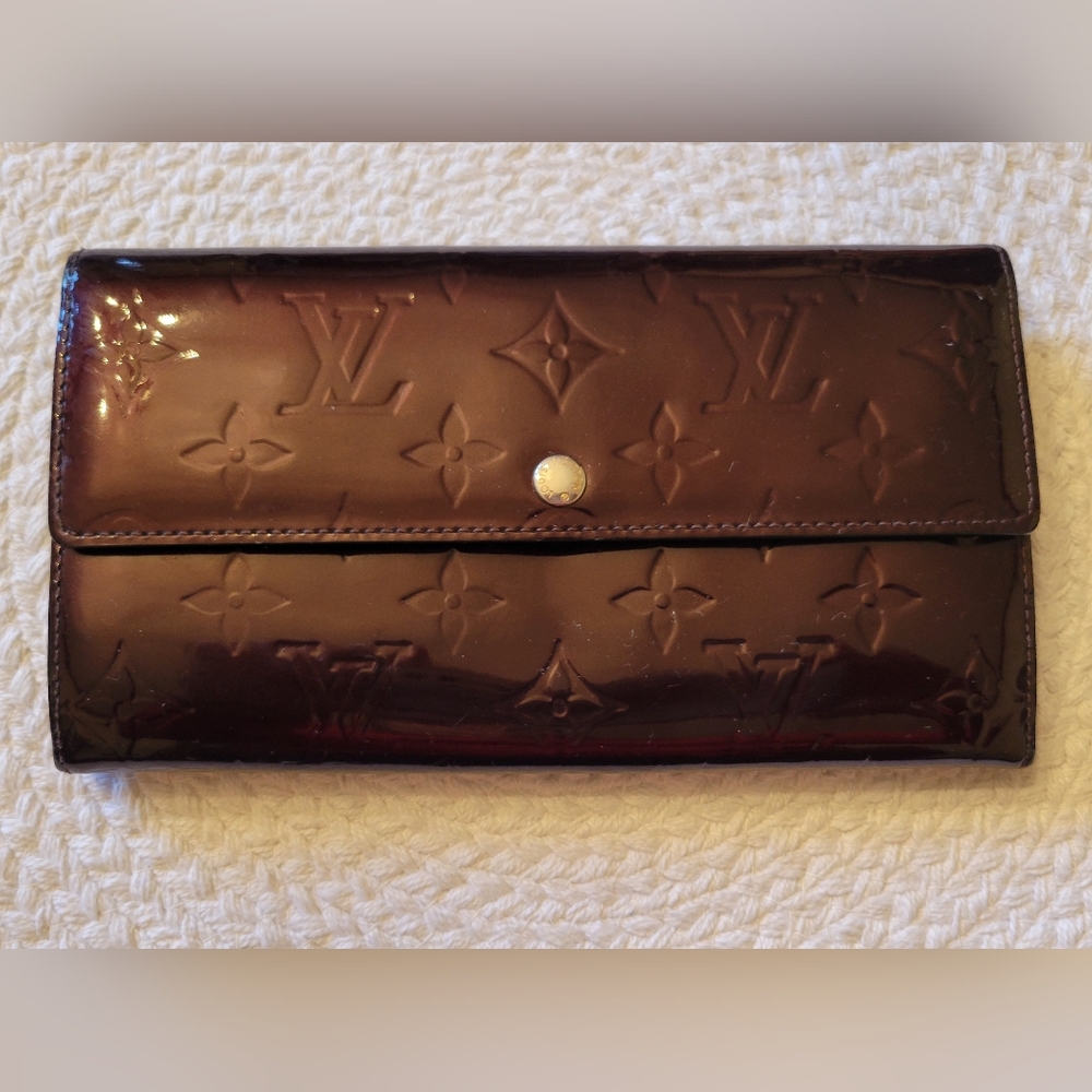 Authentic Pre-loved Louis Vuitton Sarah Monogram Vernis Wallet Burgundy